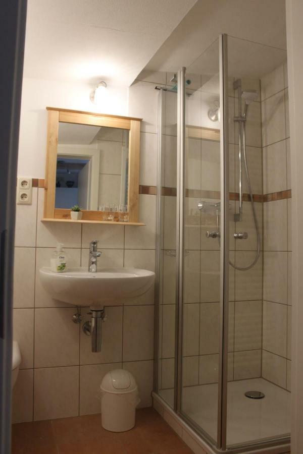 Haus Zum Kleinen Helm Apartment Erfurt Exterior photo